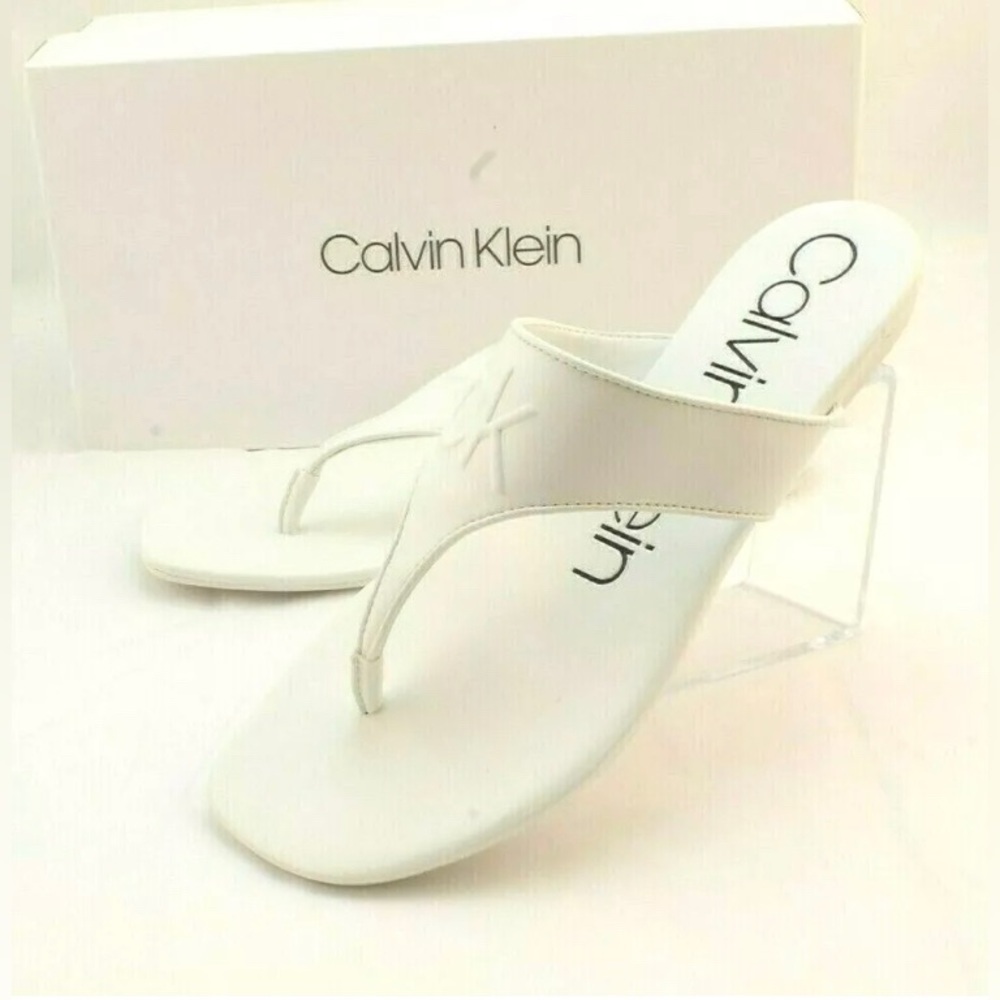 Calvin Klein Saela White Embossed Logo Thong Sandal New No Box‎ Sz-9.5
